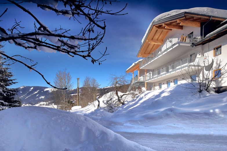 Verschneites Haus Berg im Winter
